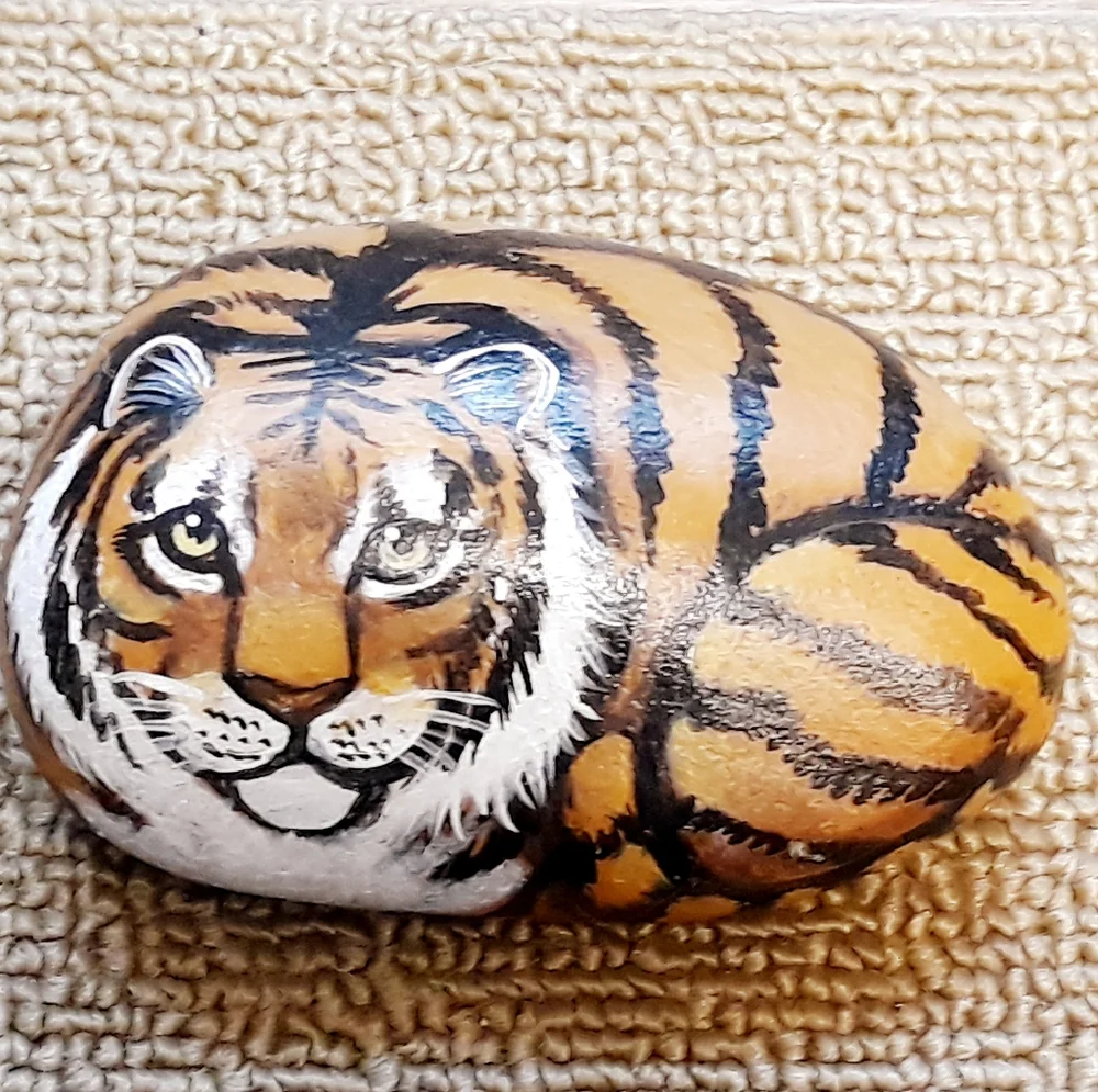Hand Painted Tiger on Rock Signed by Artist / 3" Decorated Rock Art - Picture 12 of 12